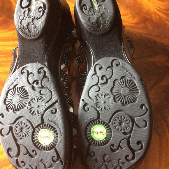 Shoes - Picture 7 of 8